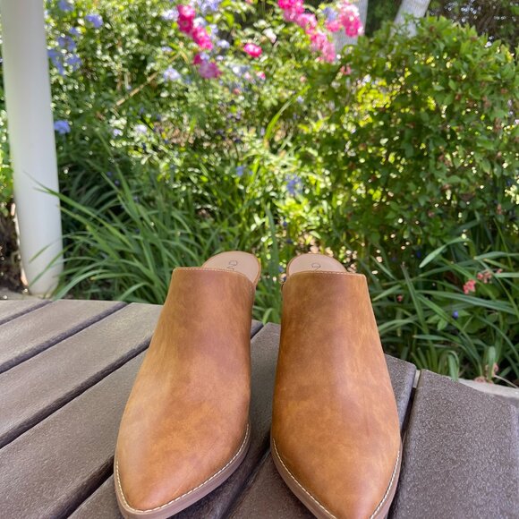 Abound: Maya Block Pointed Bootie - Picture 3 of 4